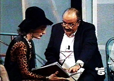 01 - Durante il primo intervento al M. Costanzo Show (Roma, 1992)...